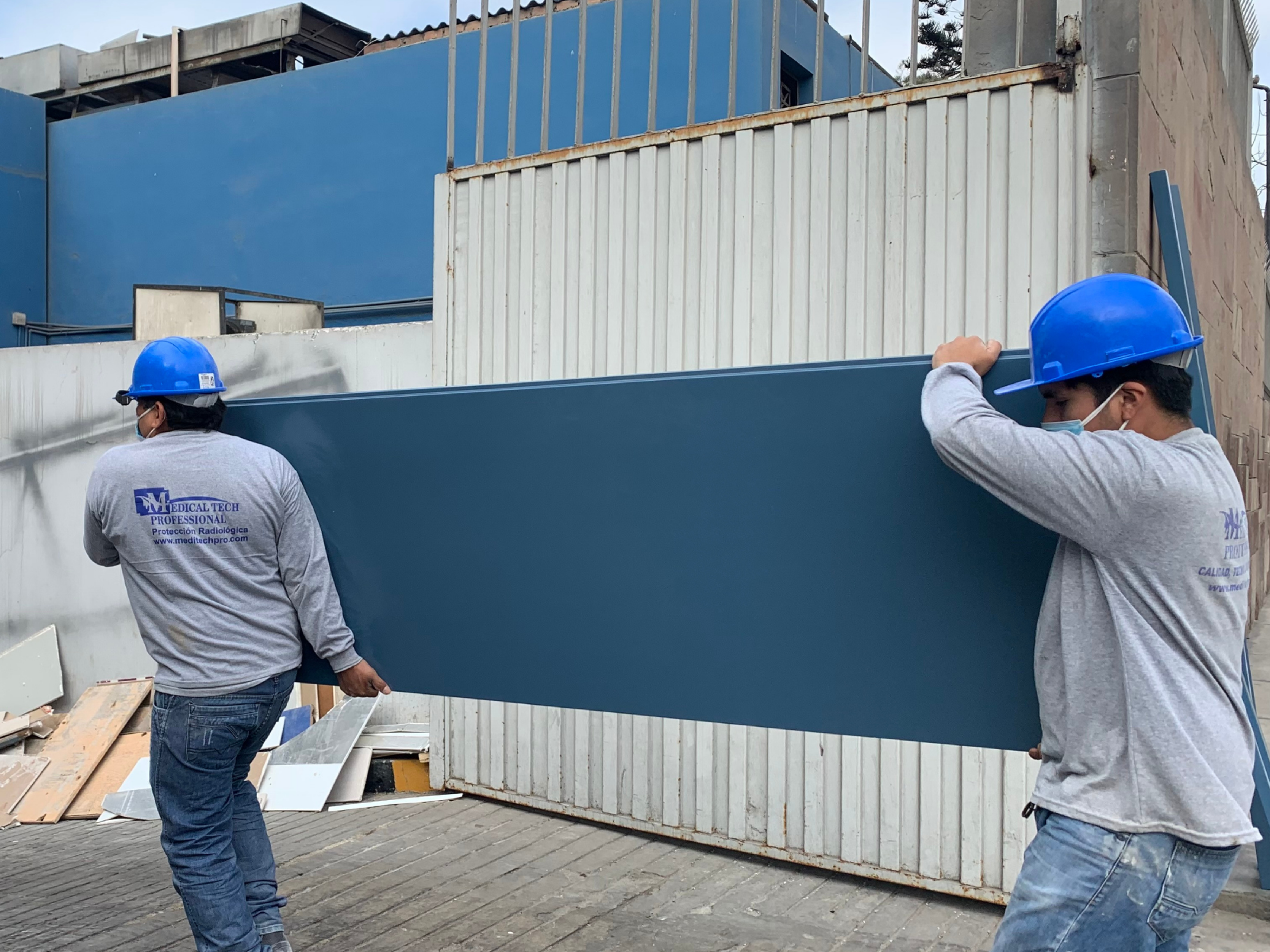 Fabricación de puertas emplomadas